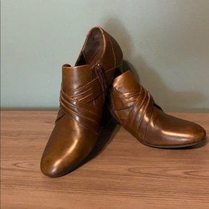 Born Brown leather buckle Ankle Boots size 8